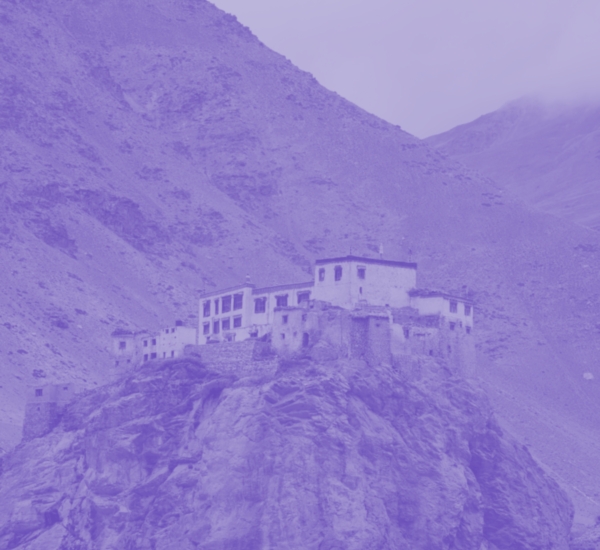 Picture of a Tibetan monastery, by Julia Volk from Pexels